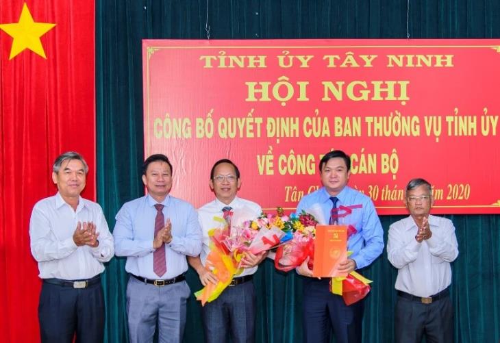 Công bố Quyết định điều động, bổ nhiệm Bí thư Huyện ủy Tân Châu